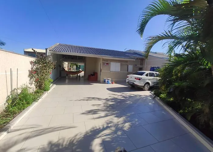 Casa Arejada Com Piscina Para Momentos Em Familia